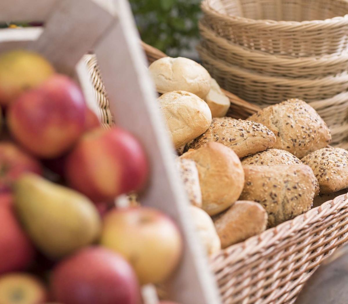 Obst- und Brotkorb