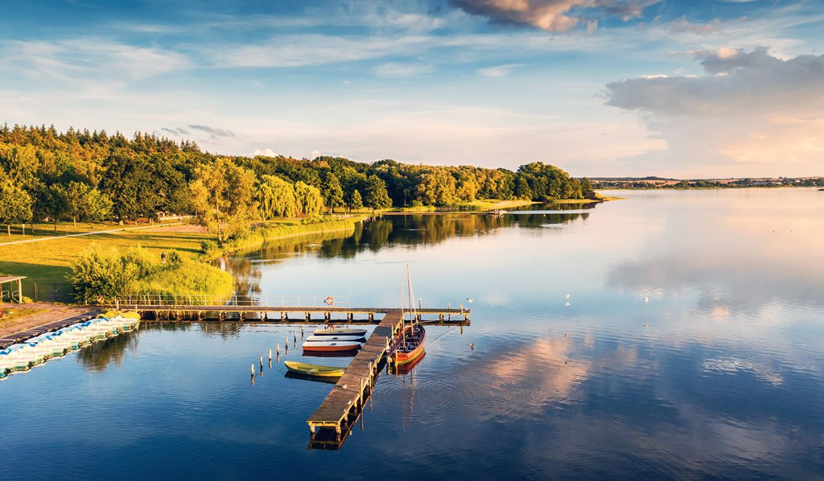 Müritz See mit Anlieger und Booten aus der Luft